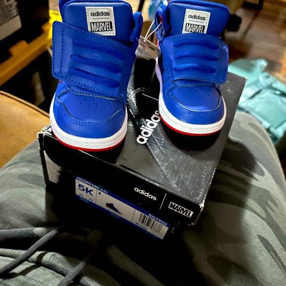 spider man adidas Brand new - Picture 1 of 3